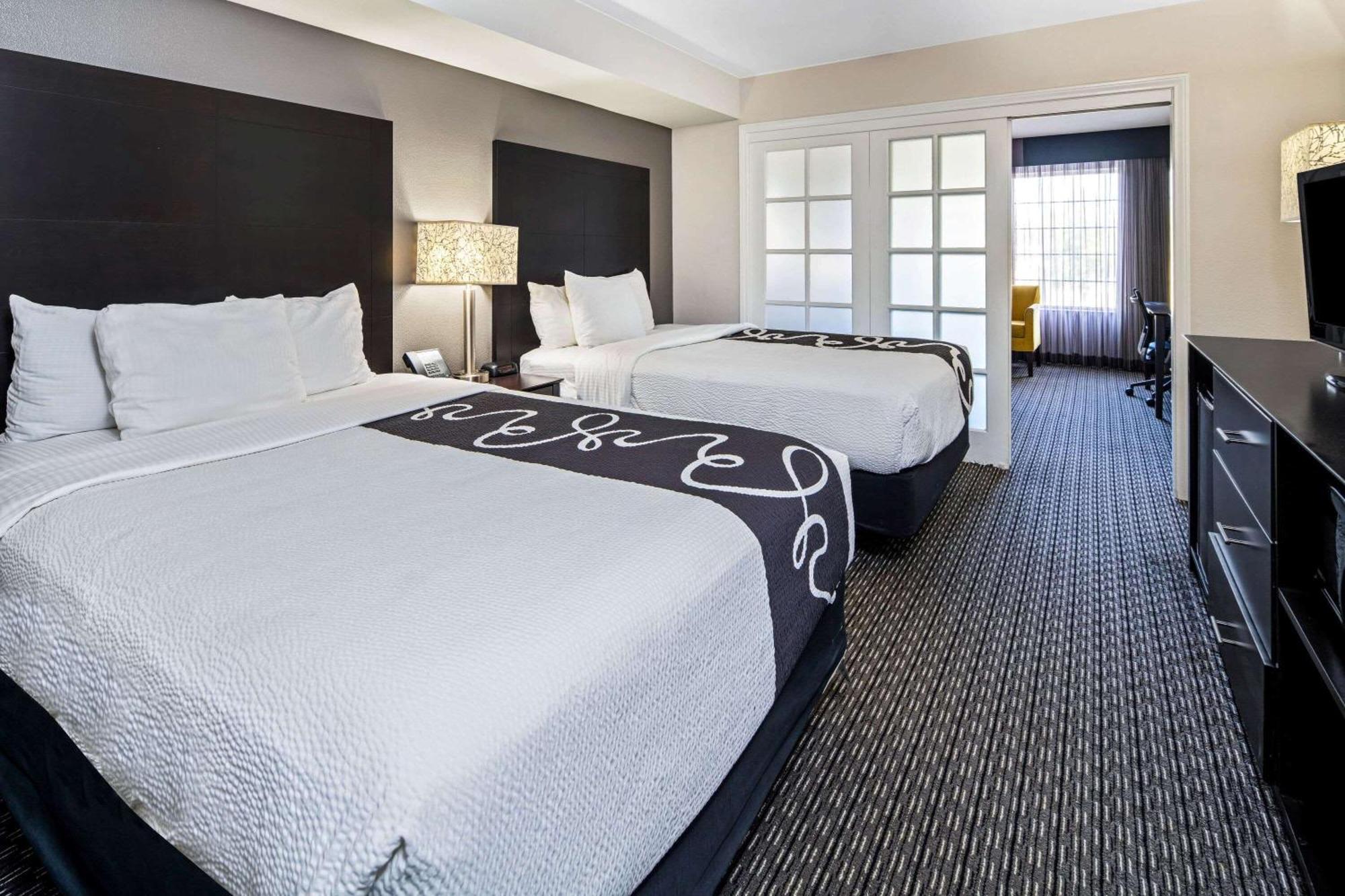 2 Full Beds, Family Suite,1434765076:JPEG
